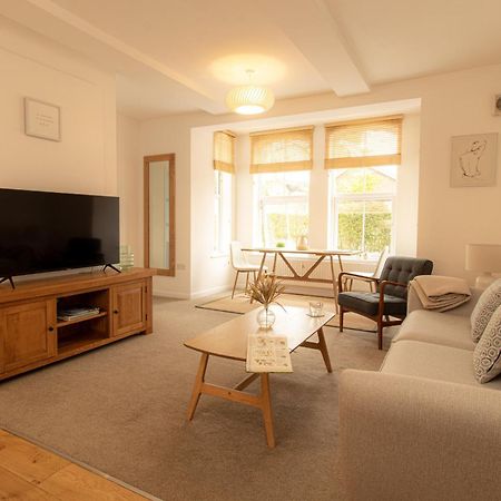 Crescent House Apartments テルフォード エクステリア 写真
