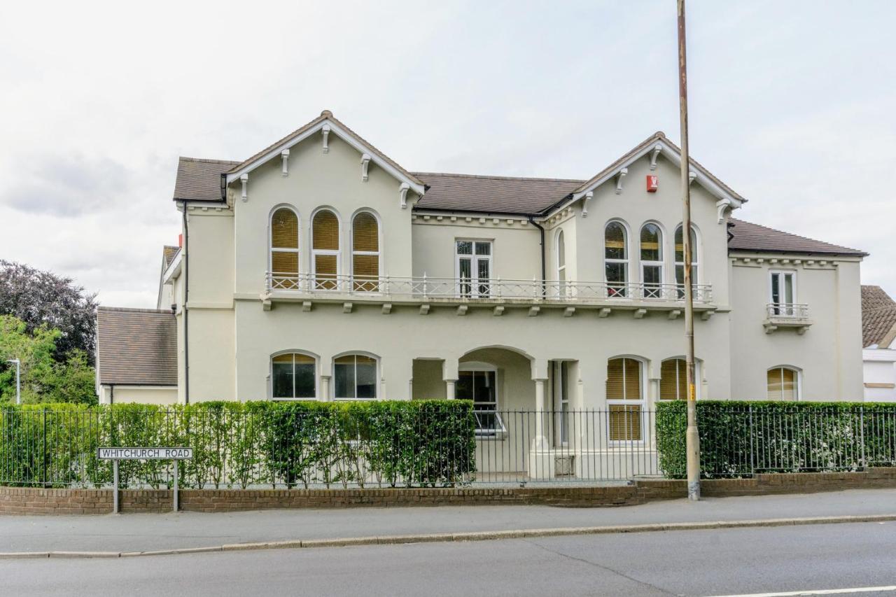 Crescent House Apartments テルフォード エクステリア 写真